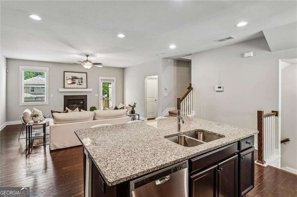 2817 White Oak Lane