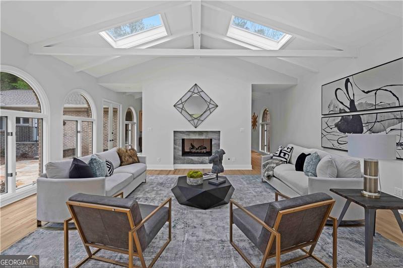 860 Crest Valley