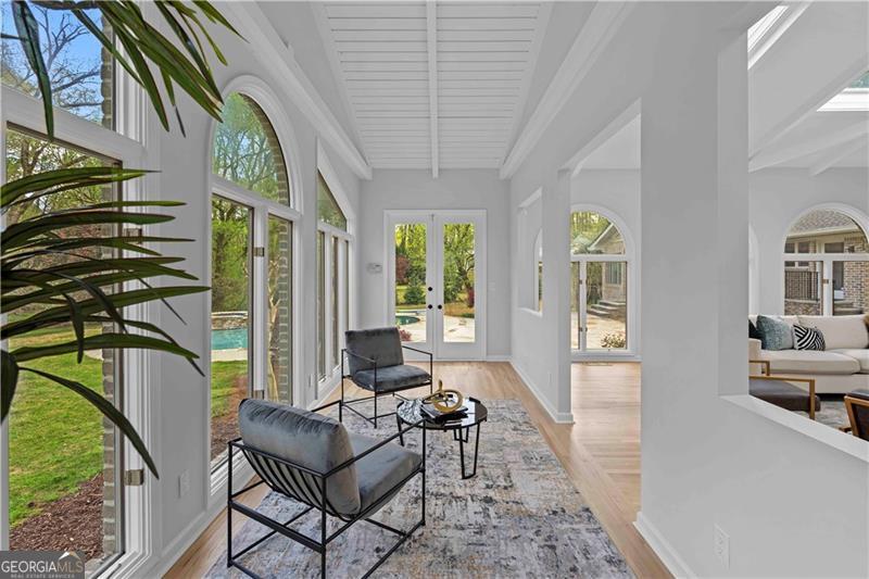 860 Crest Valley