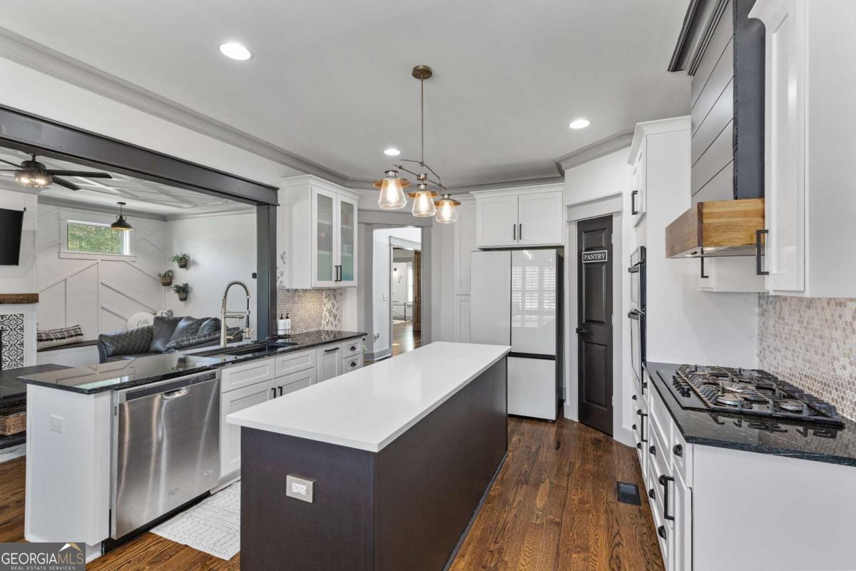 1186 Lincoln Drive