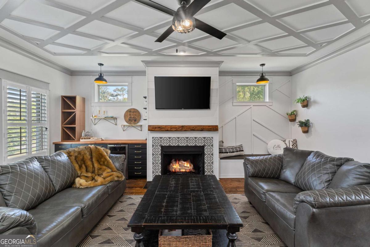 1186 Lincoln Drive