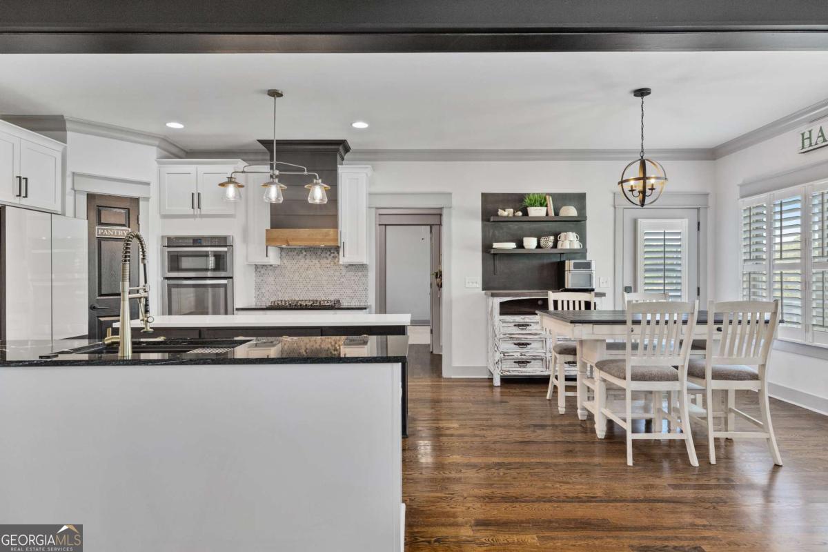 1186 Lincoln Drive