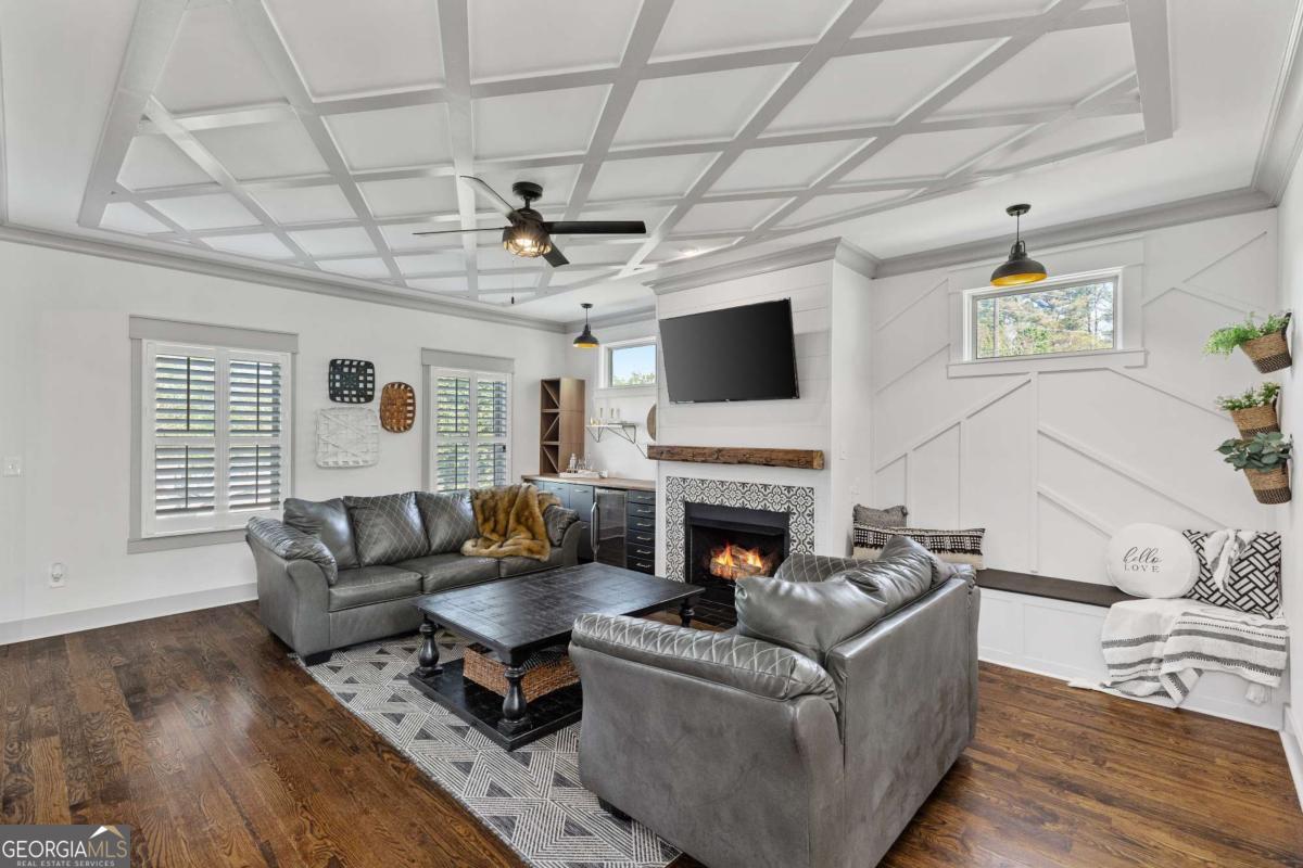 1186 Lincoln Drive