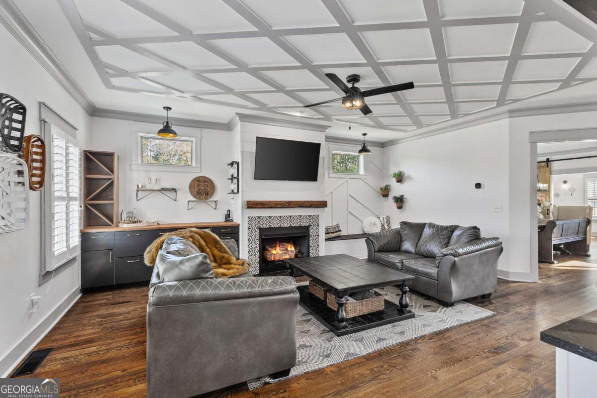 1186 Lincoln Drive