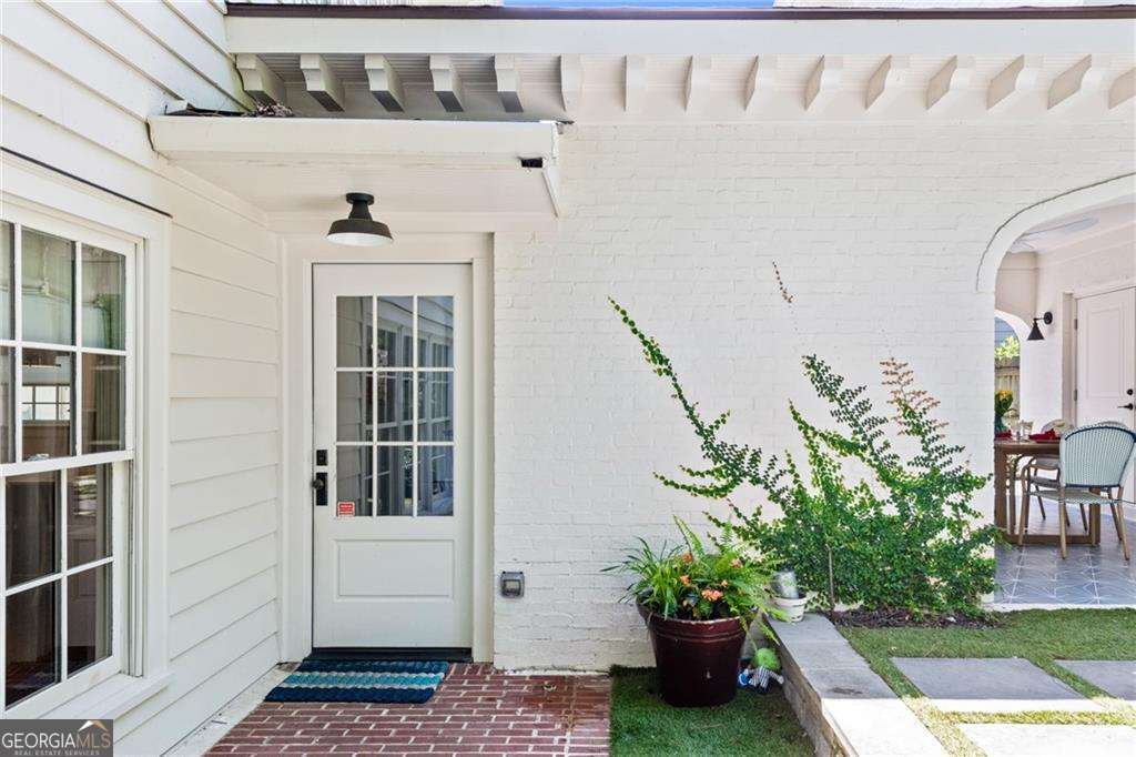 204 Rumson Road NE