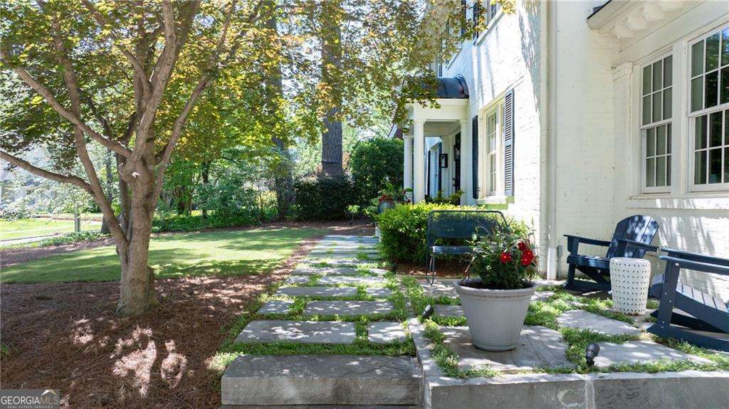 204 Rumson Road NE