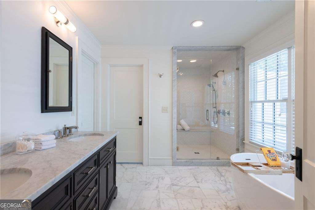 204 Rumson Road NE