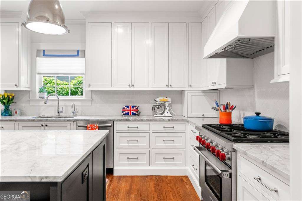 204 Rumson Road NE