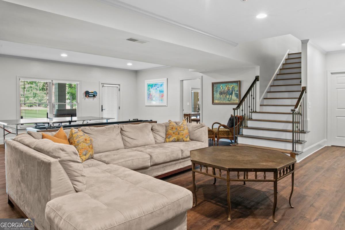 1030 Scott Loop