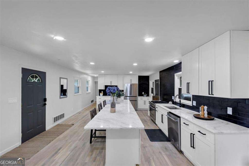 3807 Greenhill Drive