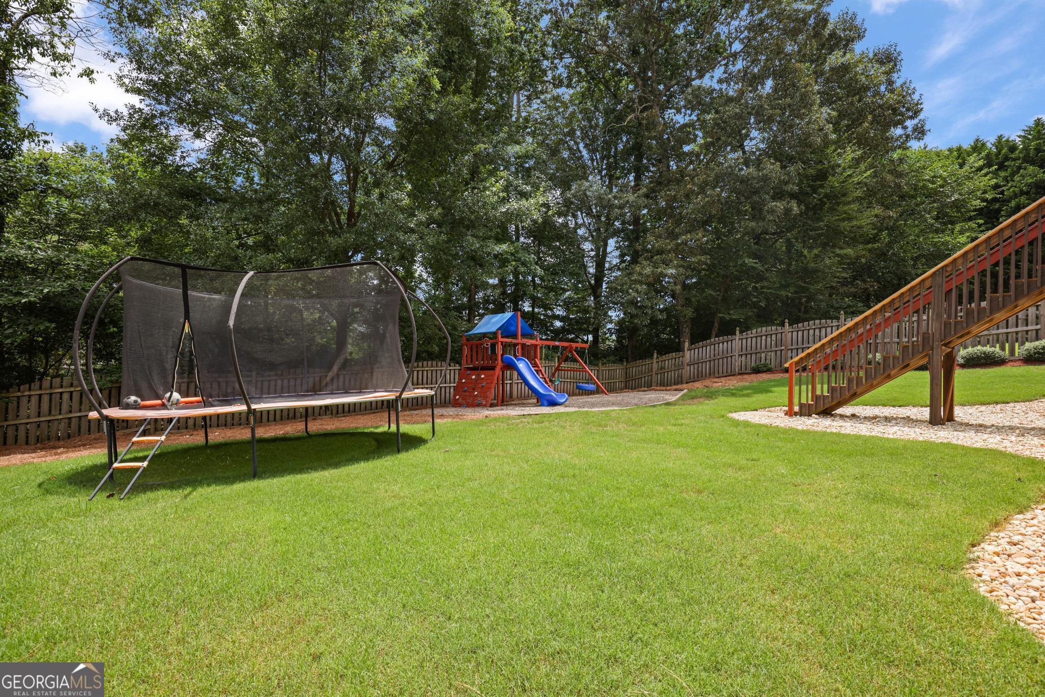 1061 Queensgate Drive SE