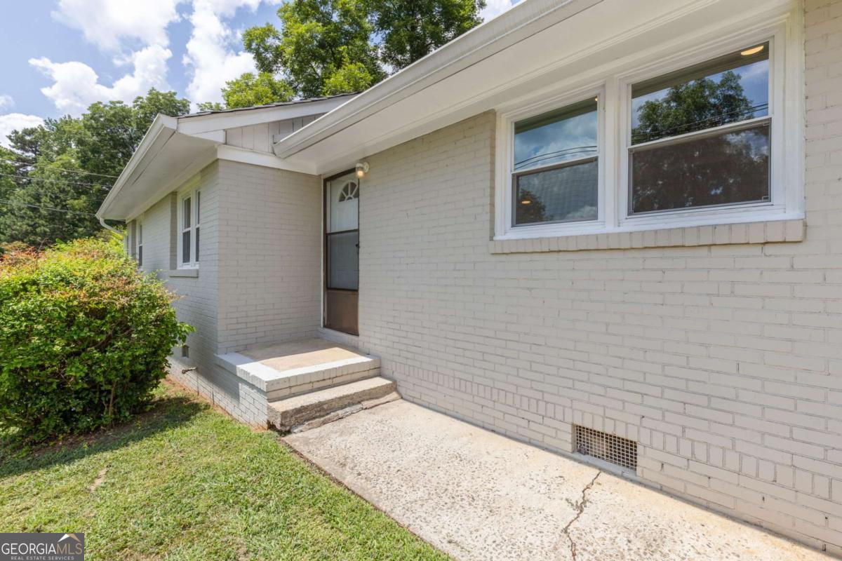 90 Pat Mell Road SW