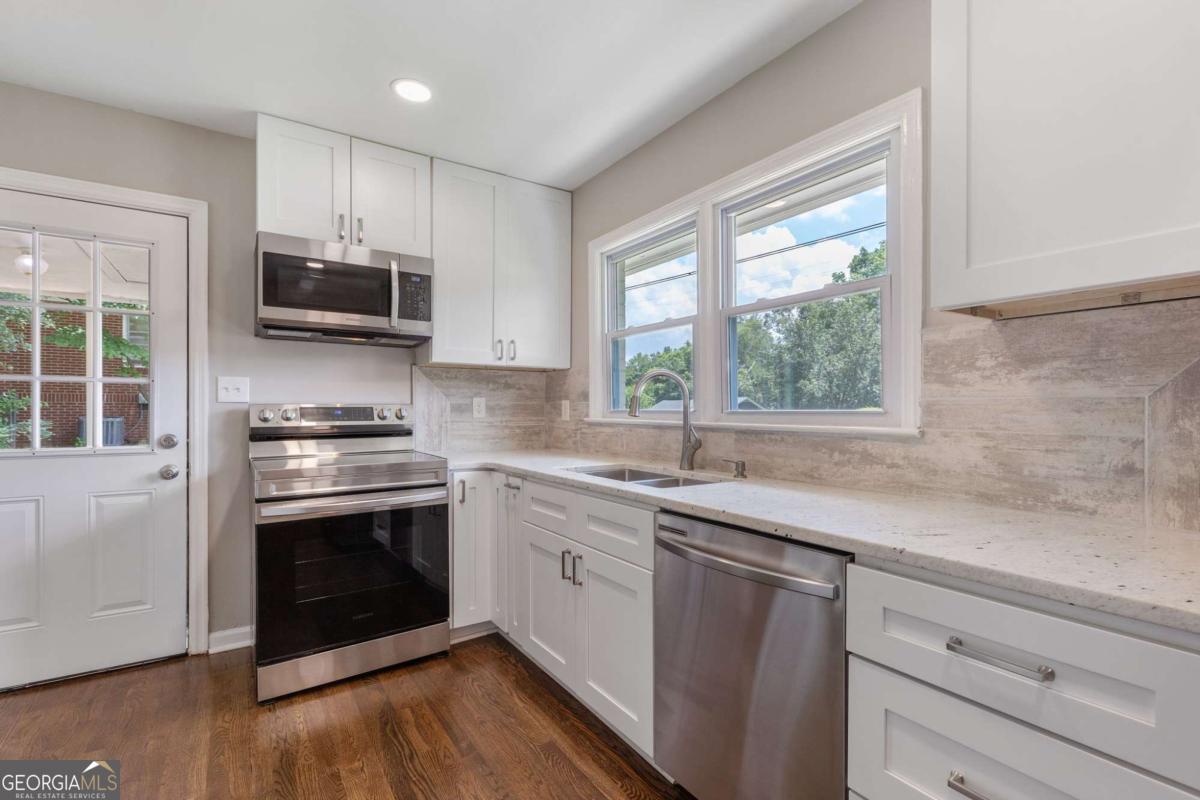 90 Pat Mell Road SW