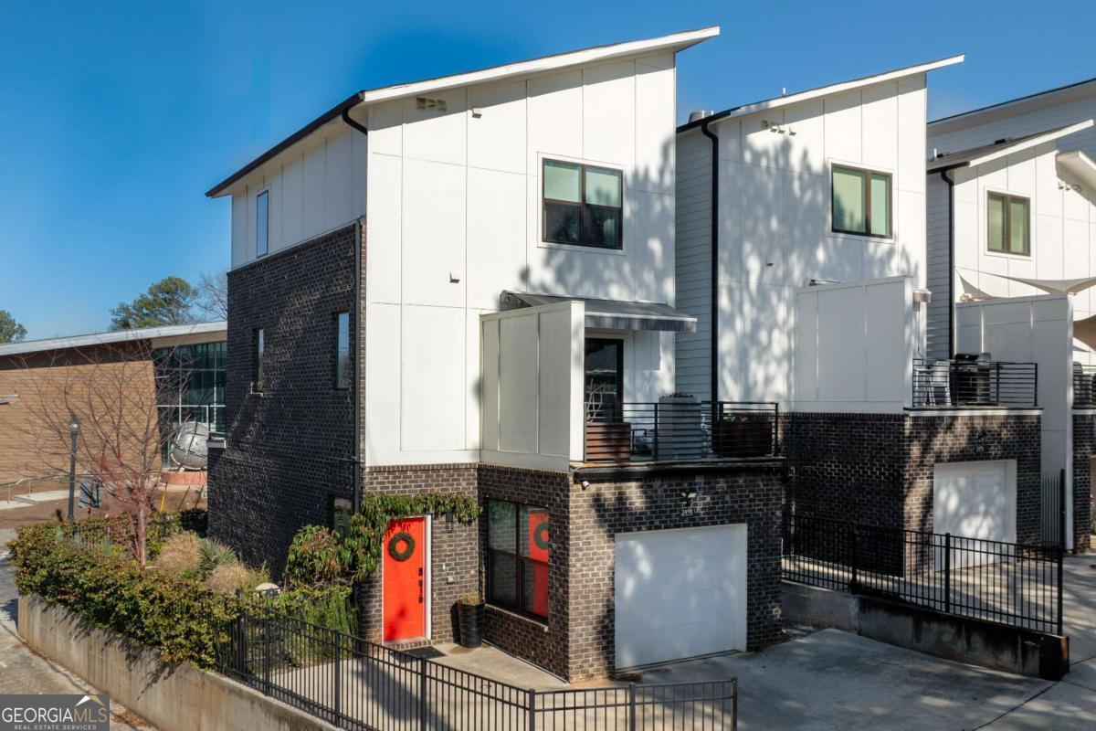 2498 Perry Boulevard NW