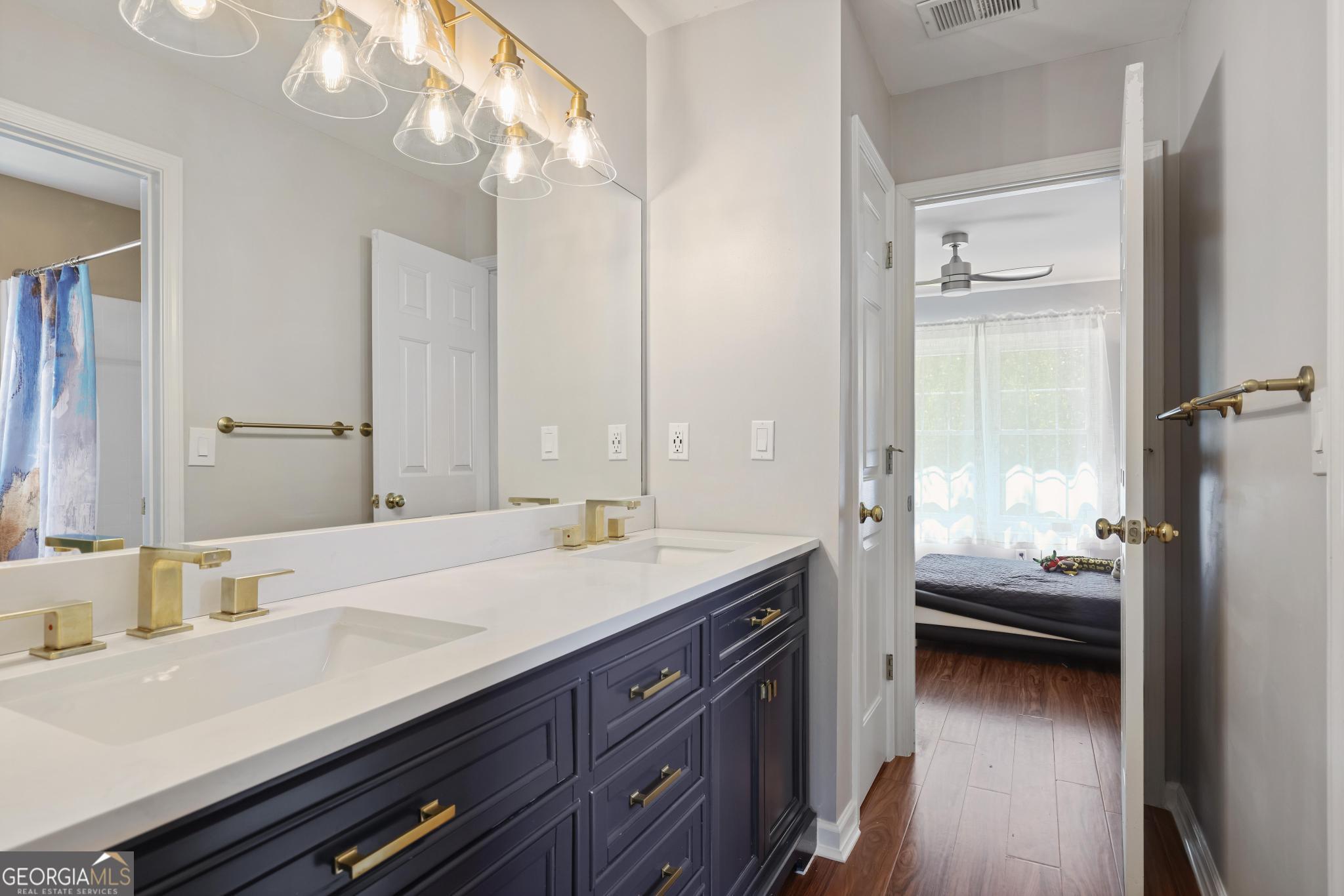 1034 Queensgate Drive SE