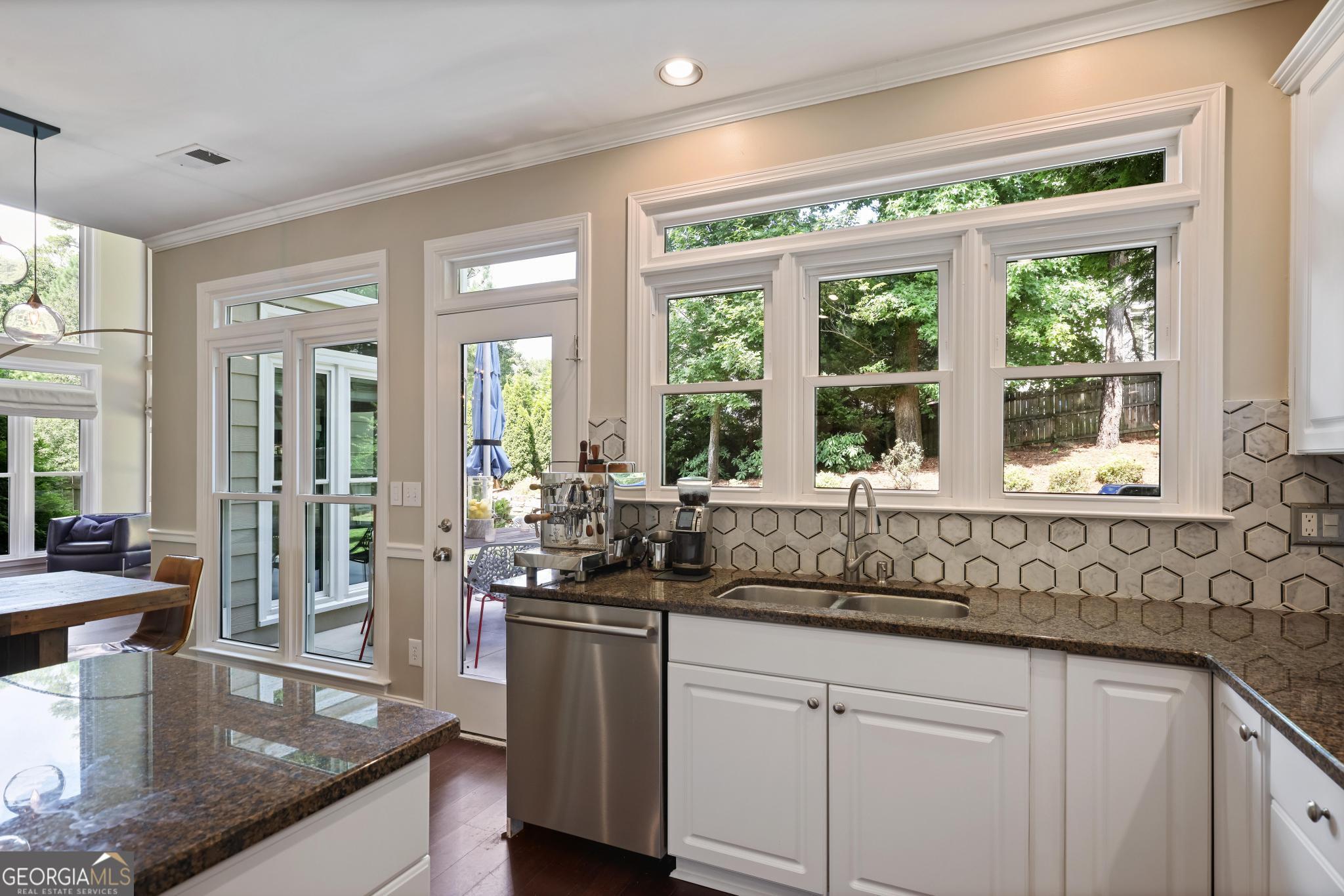 1034 Queensgate Drive SE