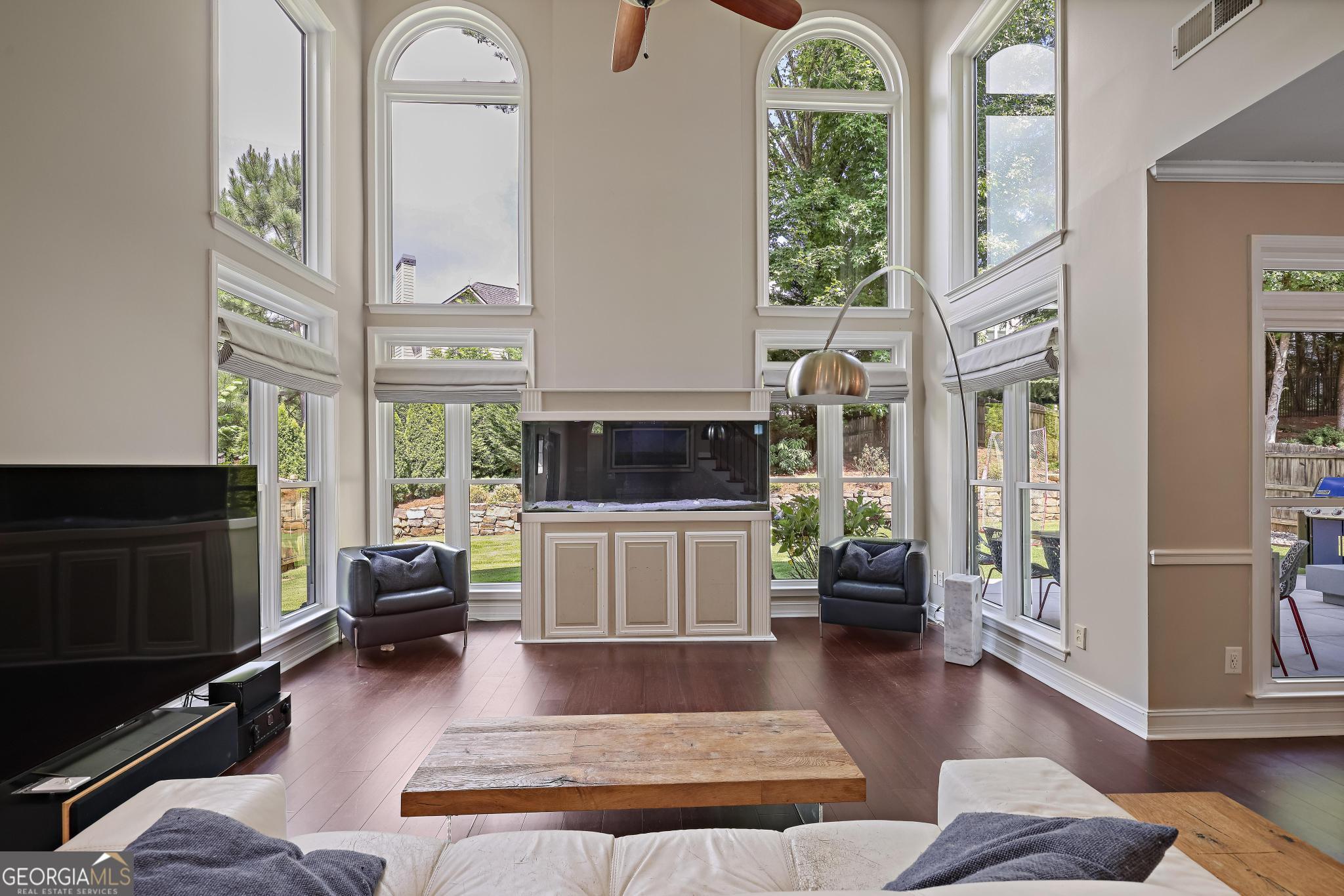 1034 Queensgate Drive SE