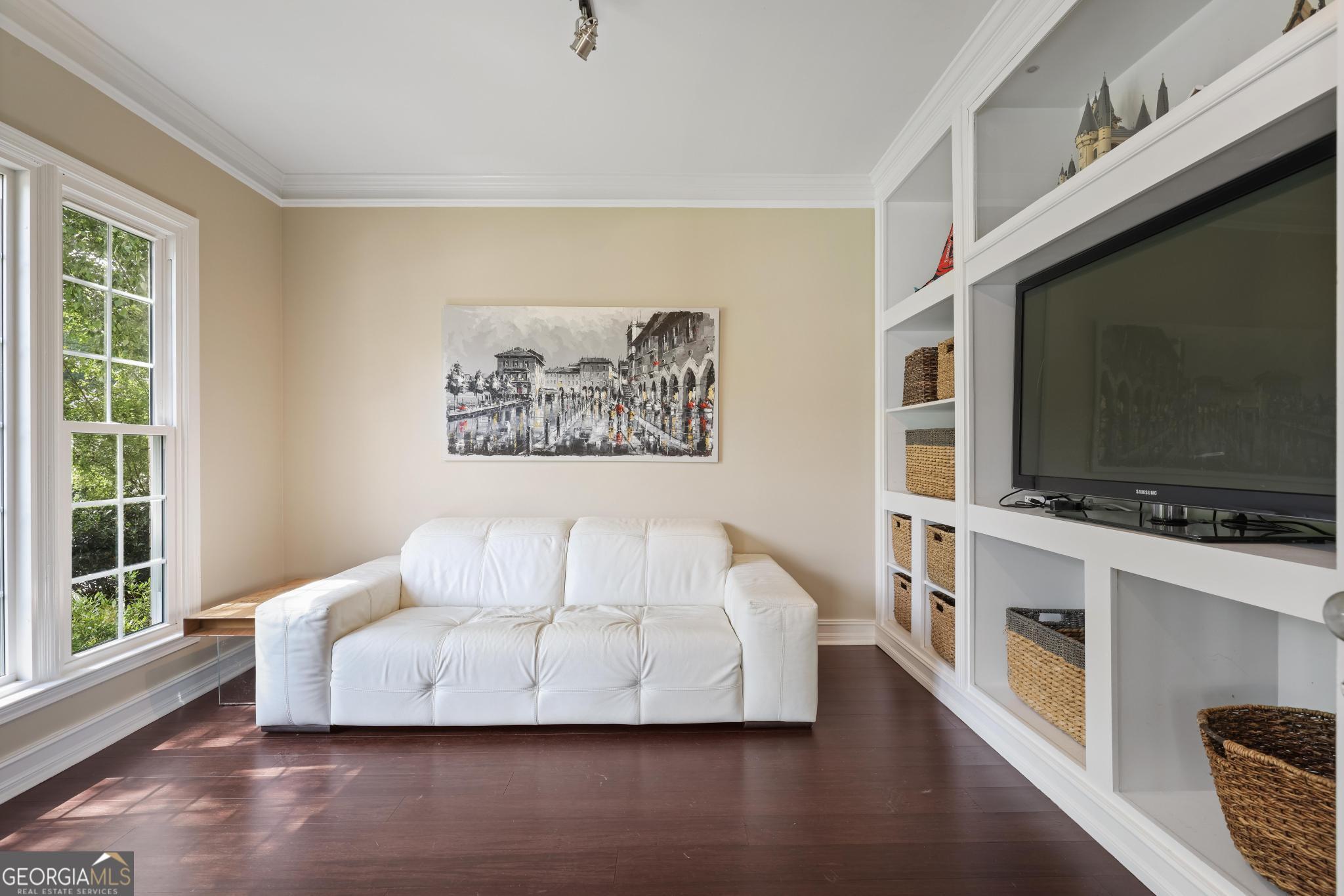 1034 Queensgate Drive SE