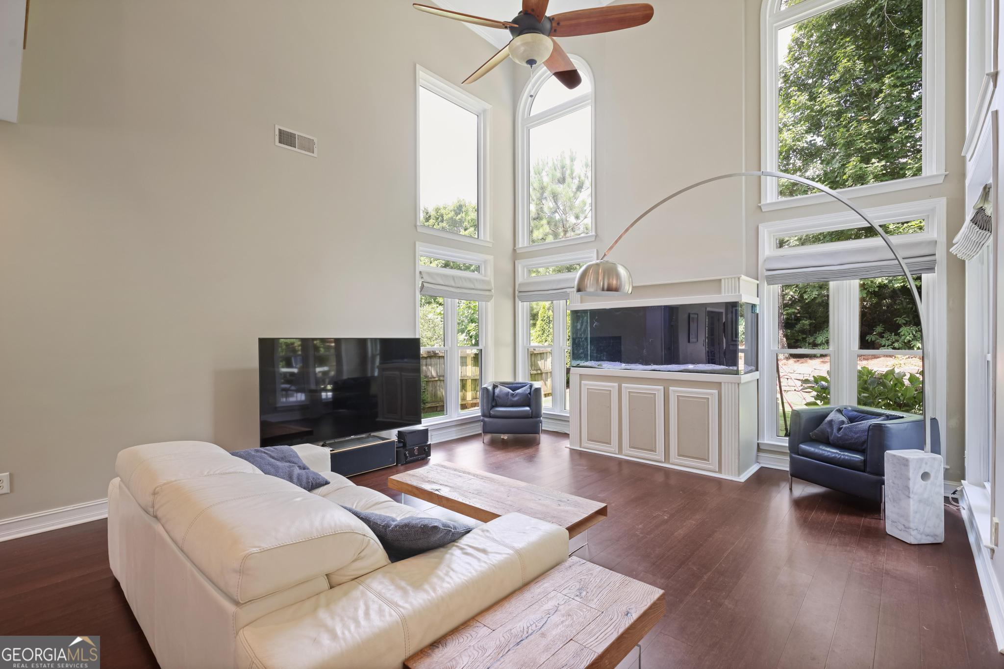 1034 Queensgate Drive SE