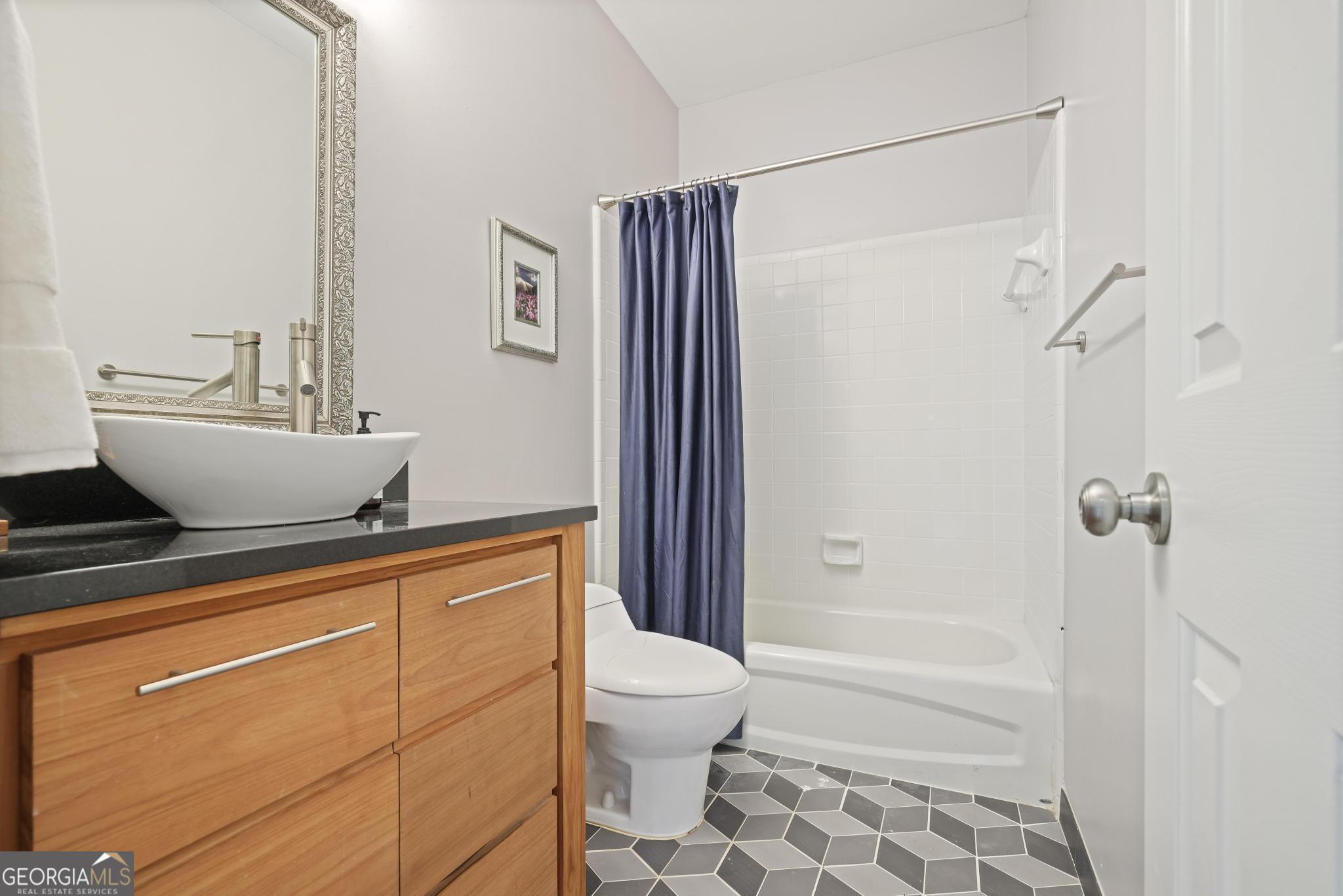 1034 Queensgate Drive SE