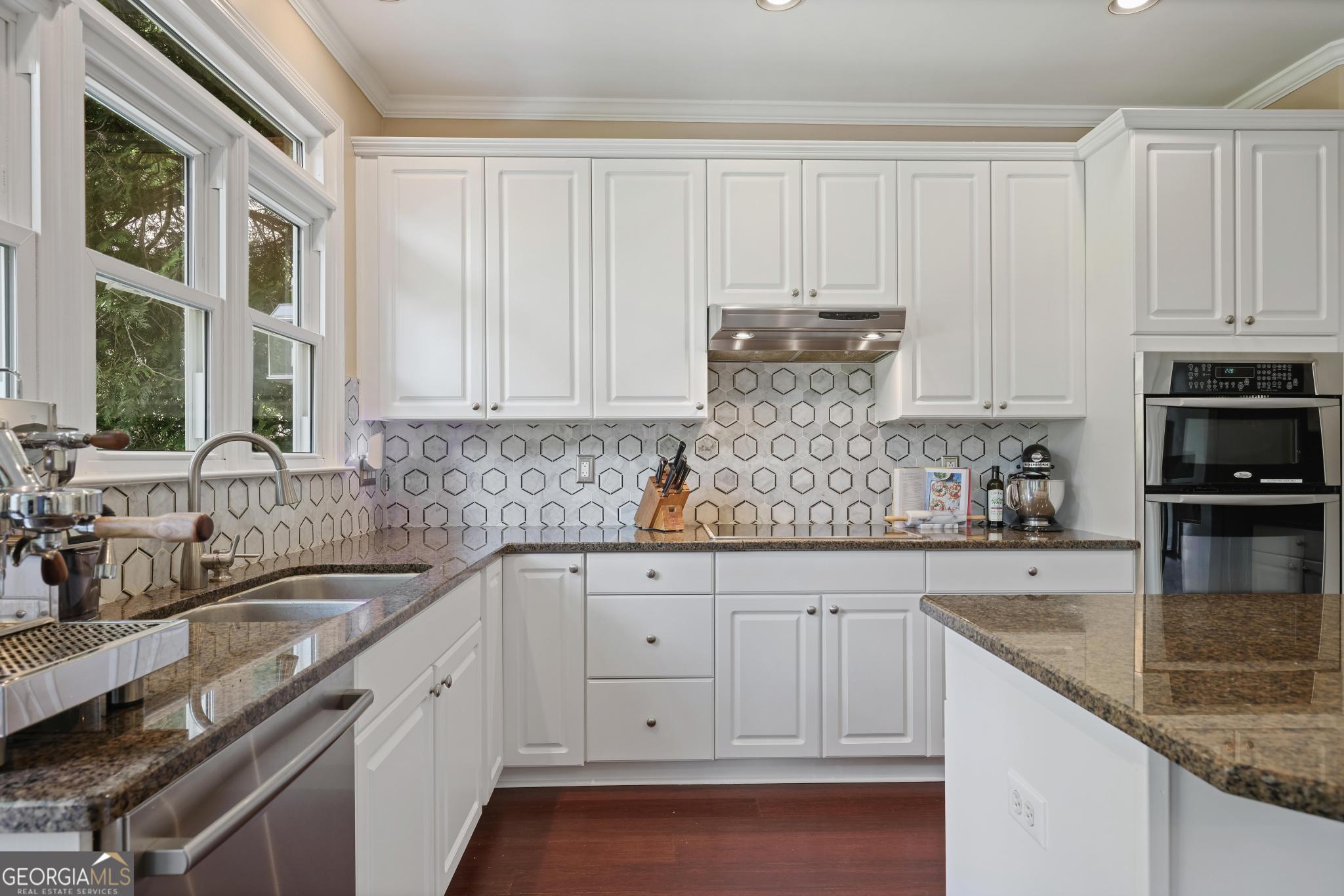 1034 Queensgate Drive SE