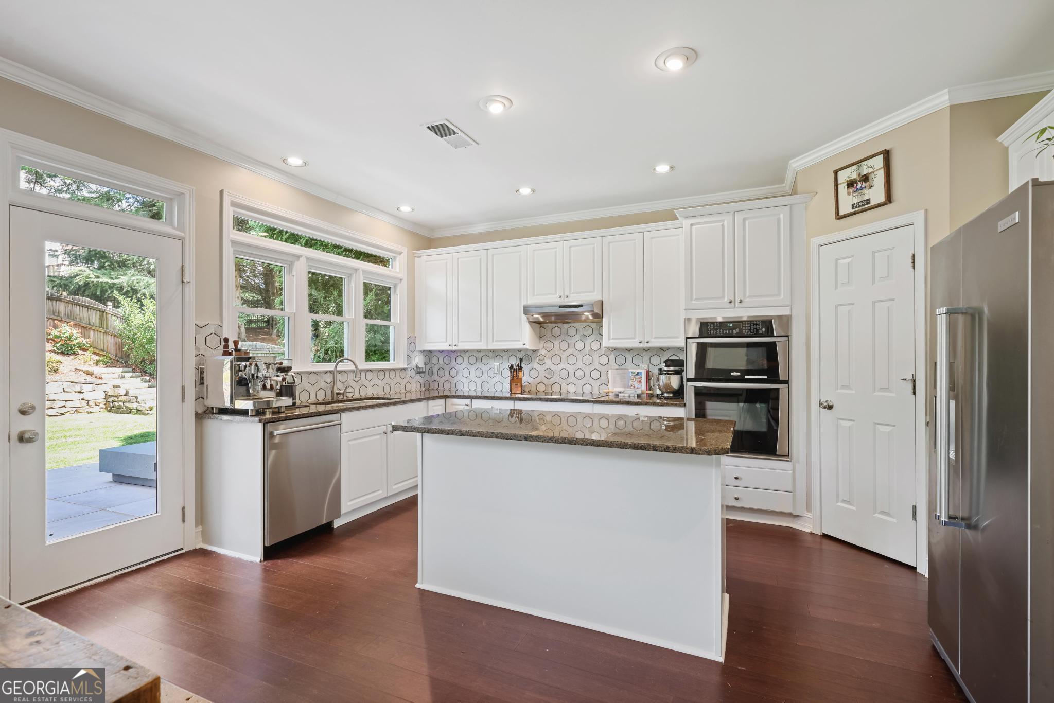 1034 Queensgate Drive SE