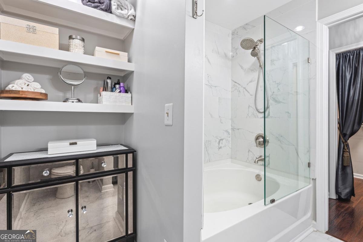 2449 Suwanee Pointe Drive