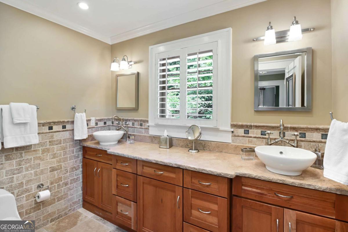 405 Brentwood Drive NE