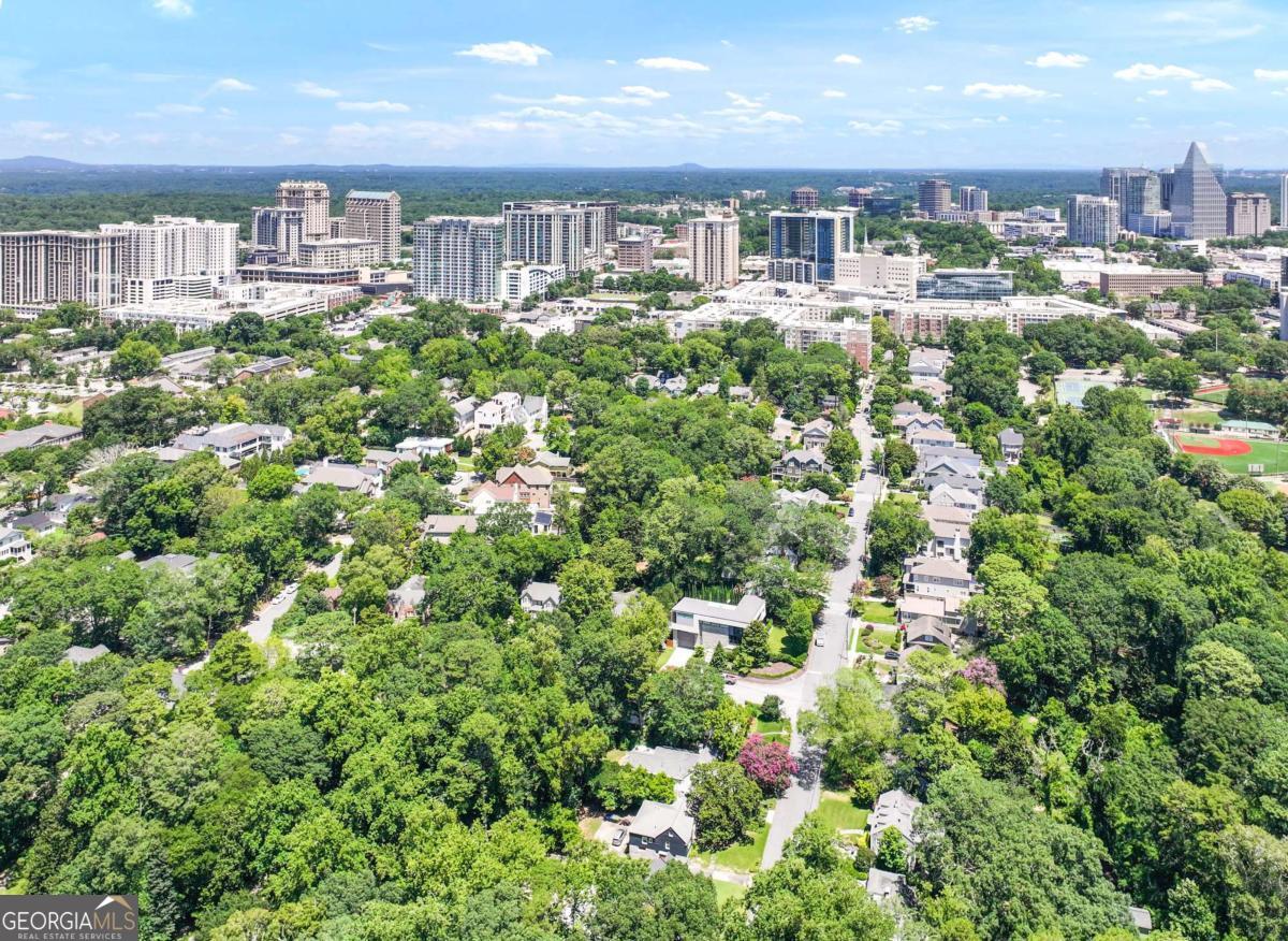 405 Brentwood Drive NE