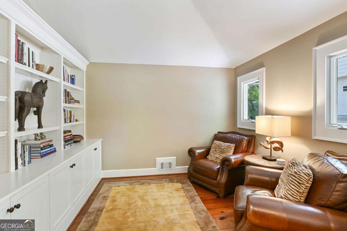 405 Brentwood Drive NE