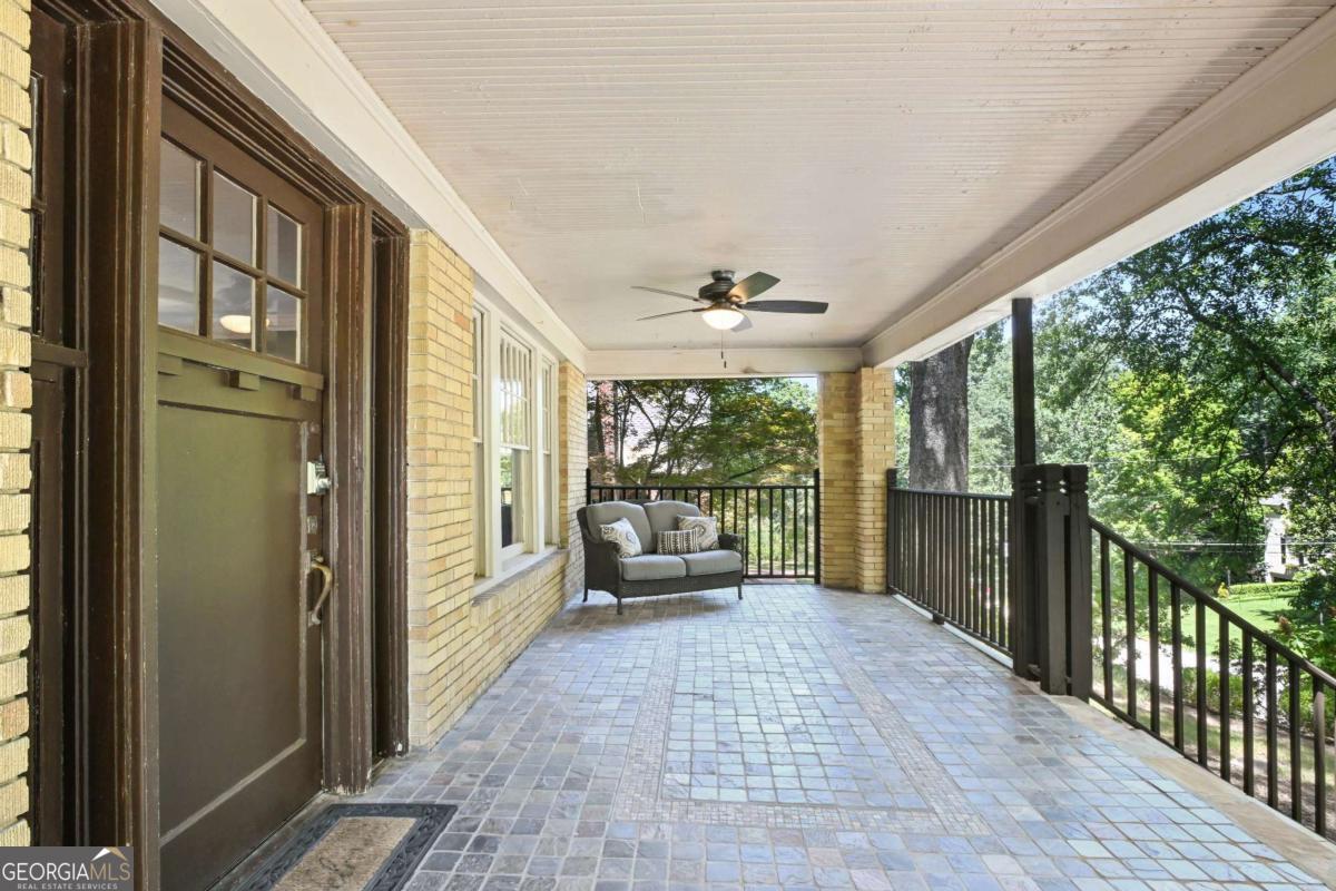 405 Brentwood Drive NE