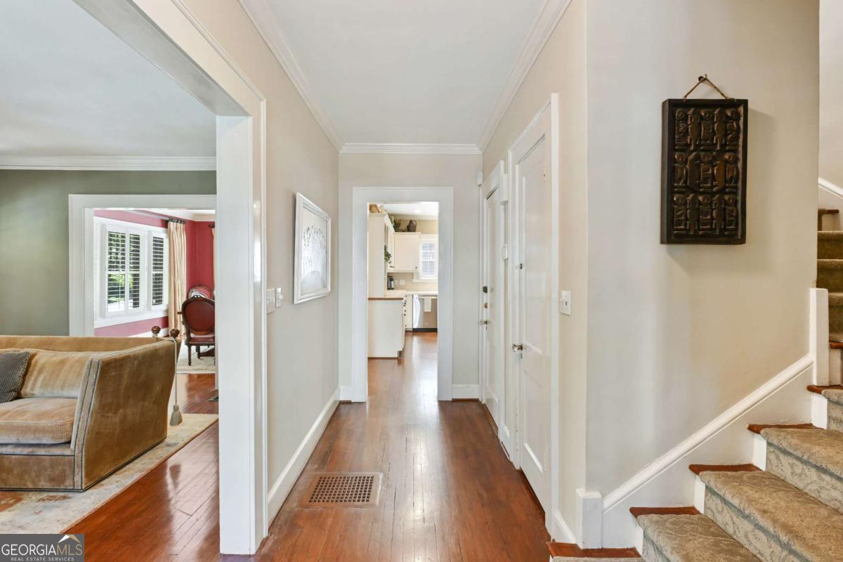 405 Brentwood Drive NE