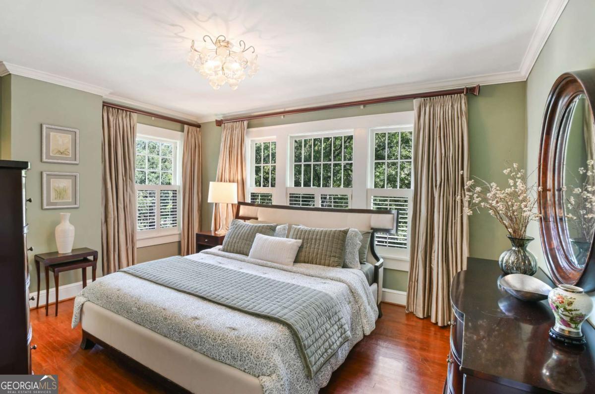 405 Brentwood Drive NE