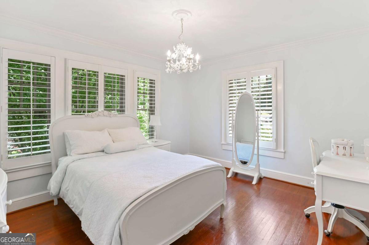 405 Brentwood Drive NE