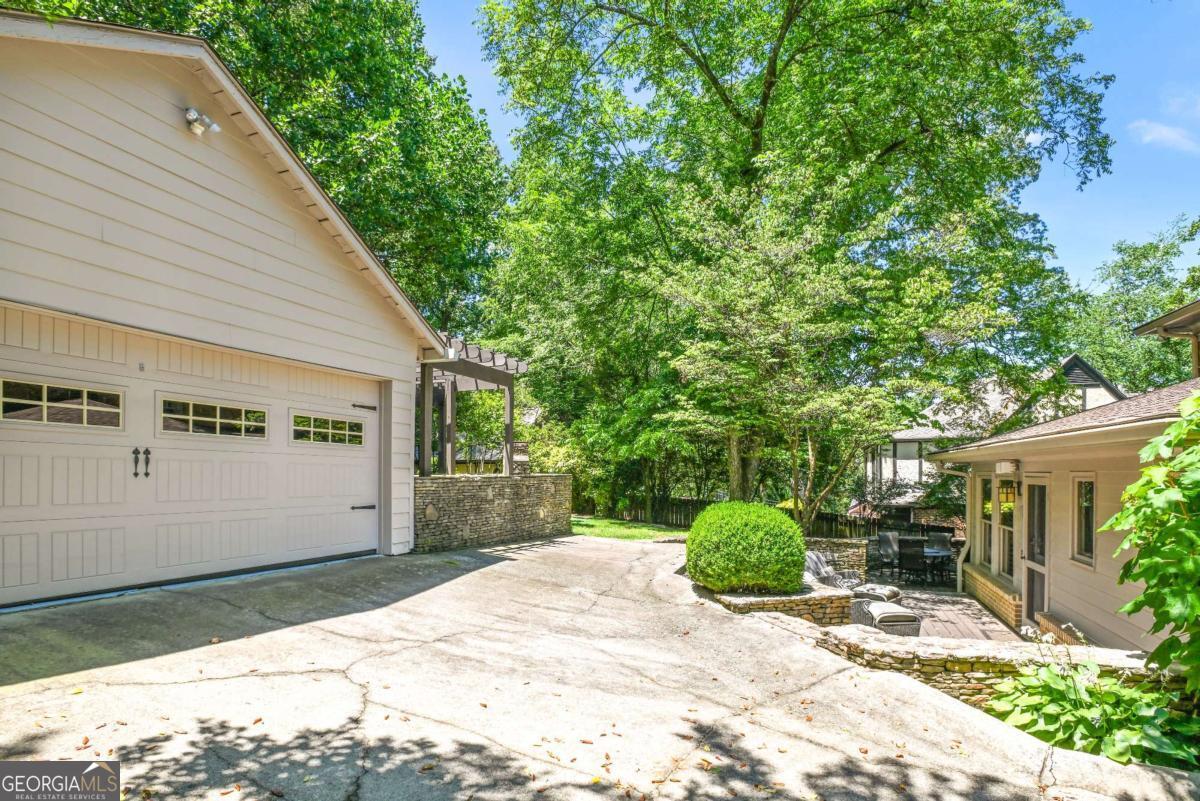 405 Brentwood Drive NE