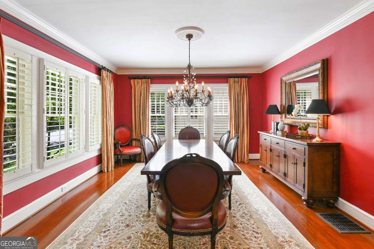 405 Brentwood Drive NE