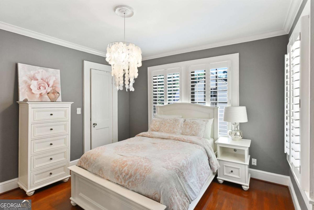 405 Brentwood Drive NE