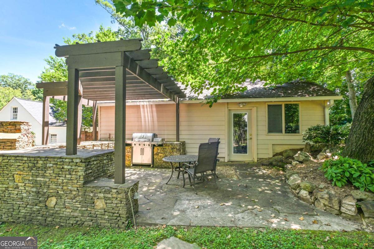 405 Brentwood Drive NE