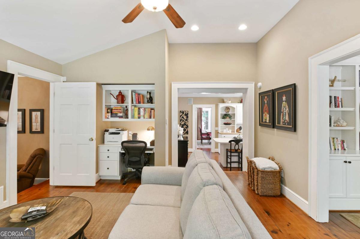 405 Brentwood Drive NE