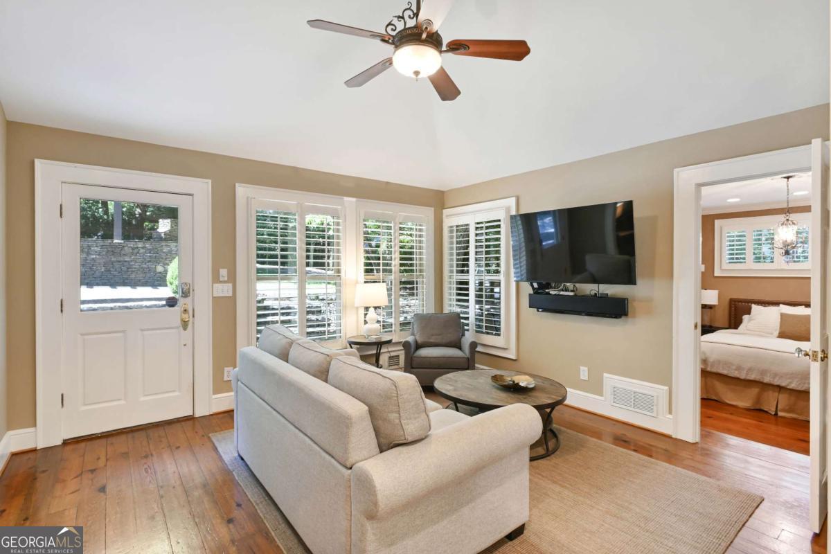 405 Brentwood Drive NE