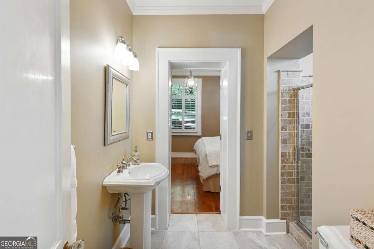 405 Brentwood Drive NE