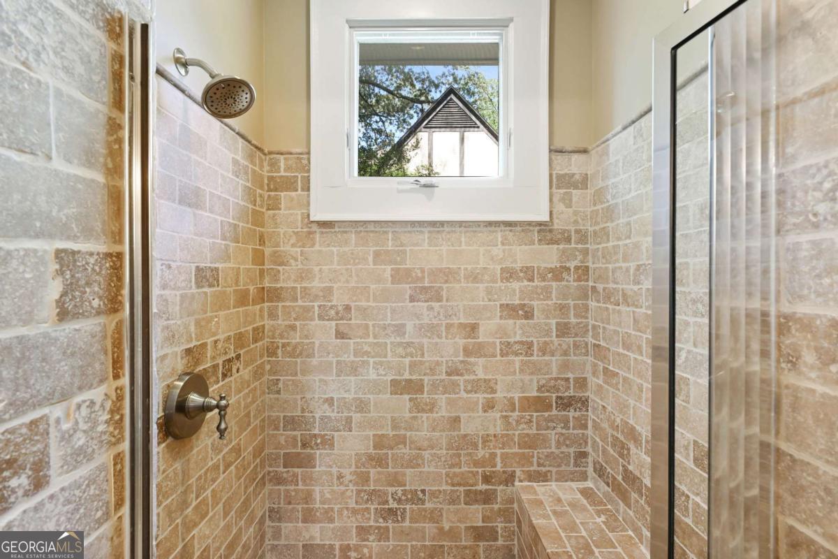 405 Brentwood Drive NE