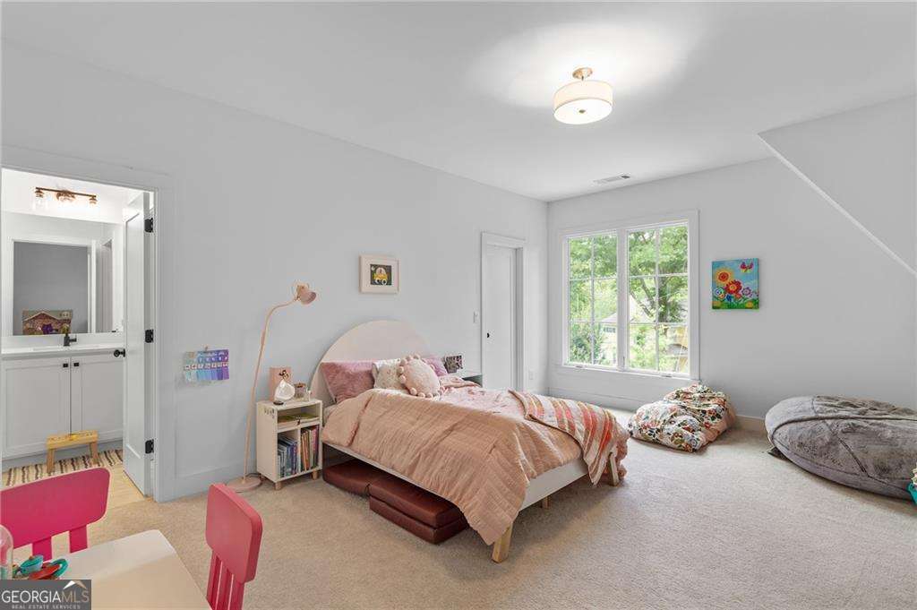 2425 Oostanaula Drive NE