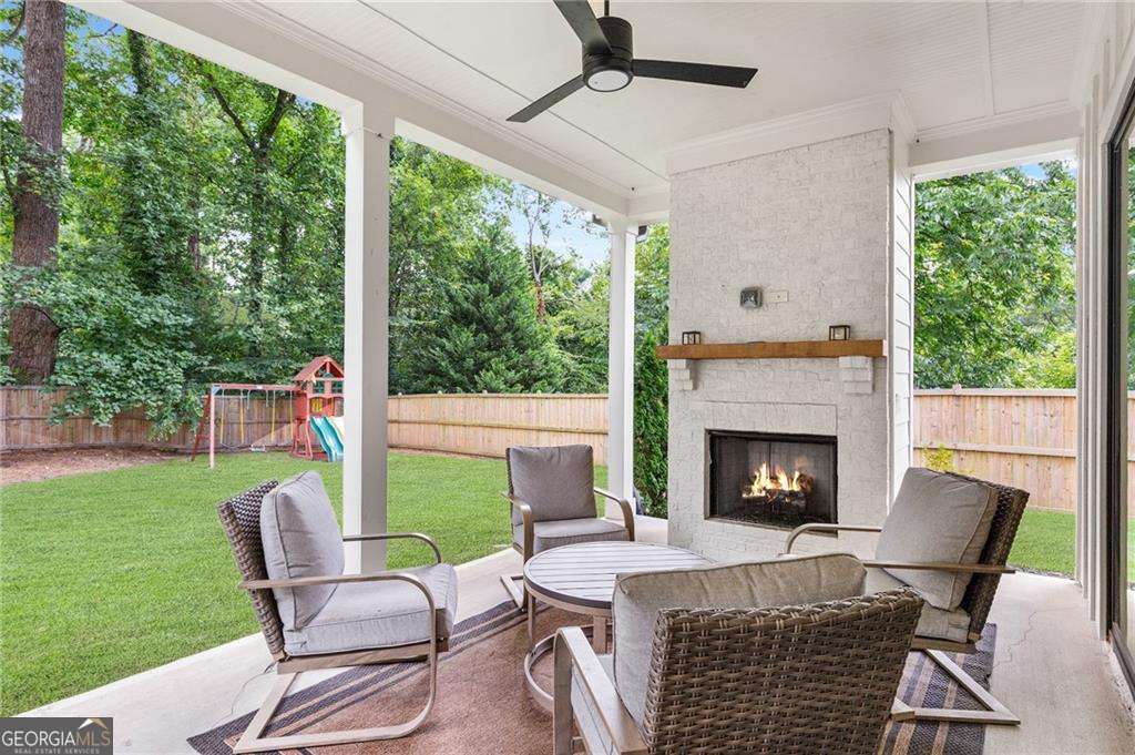 2425 Oostanaula Drive NE