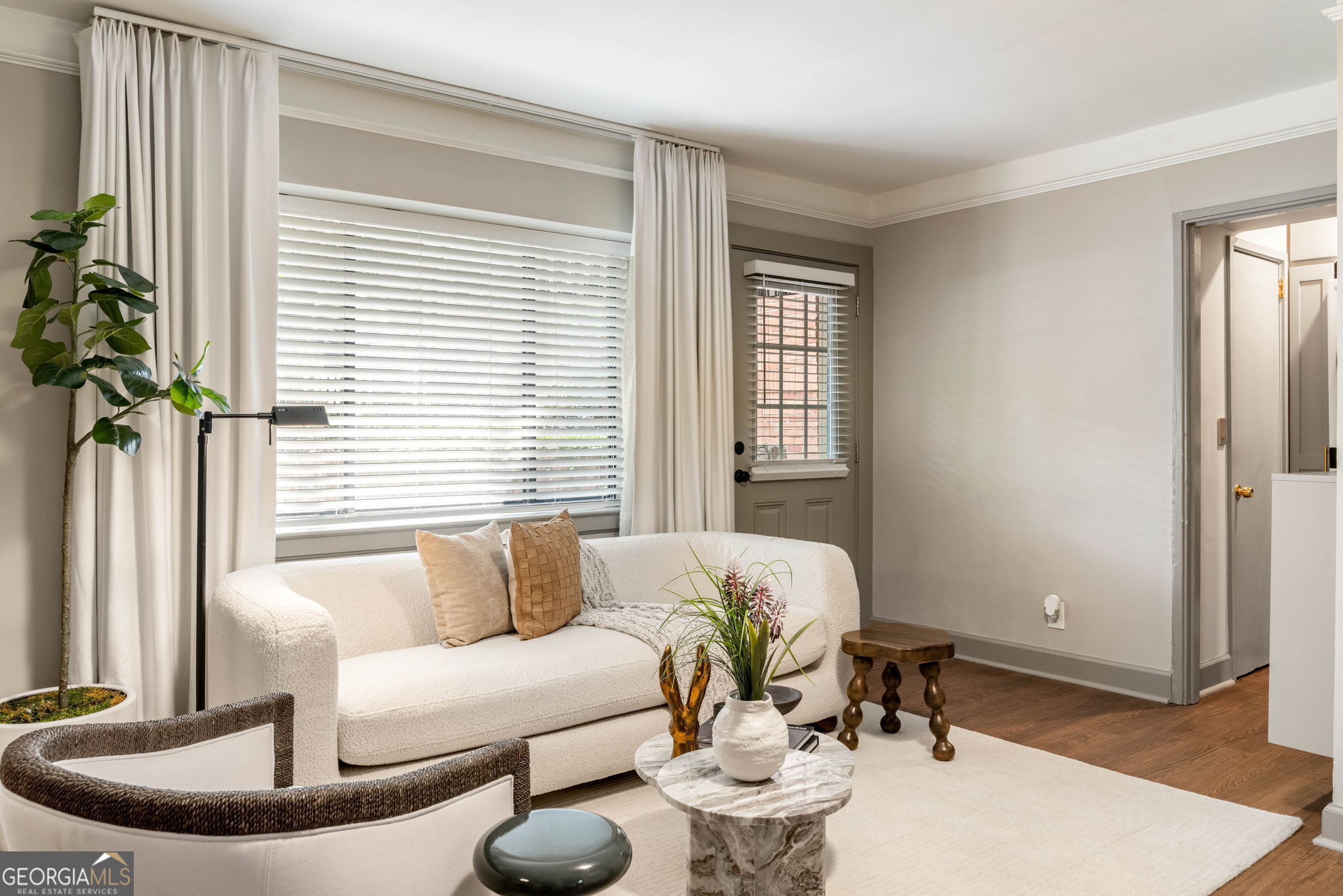 324 3rd Street NE # 1