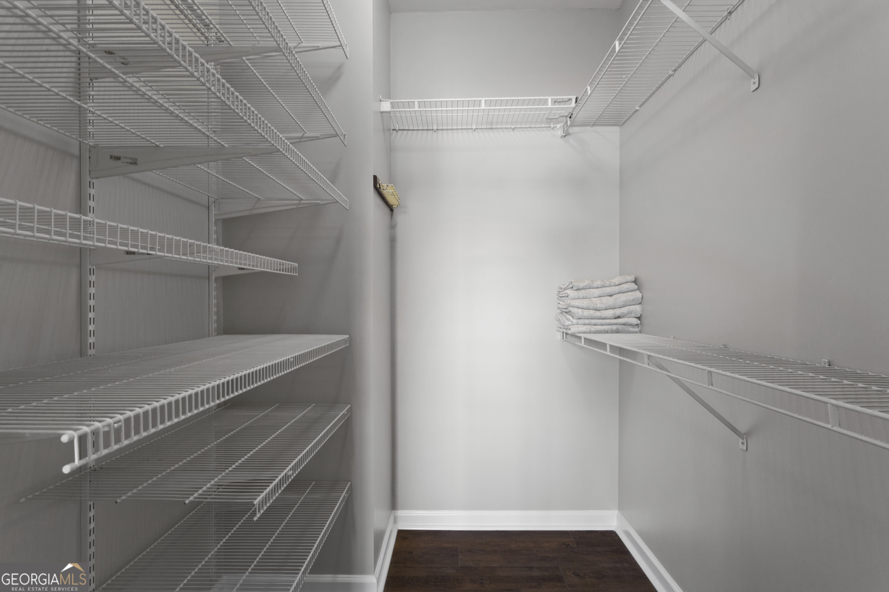 4333 Dunwoody Park Unit: 2401