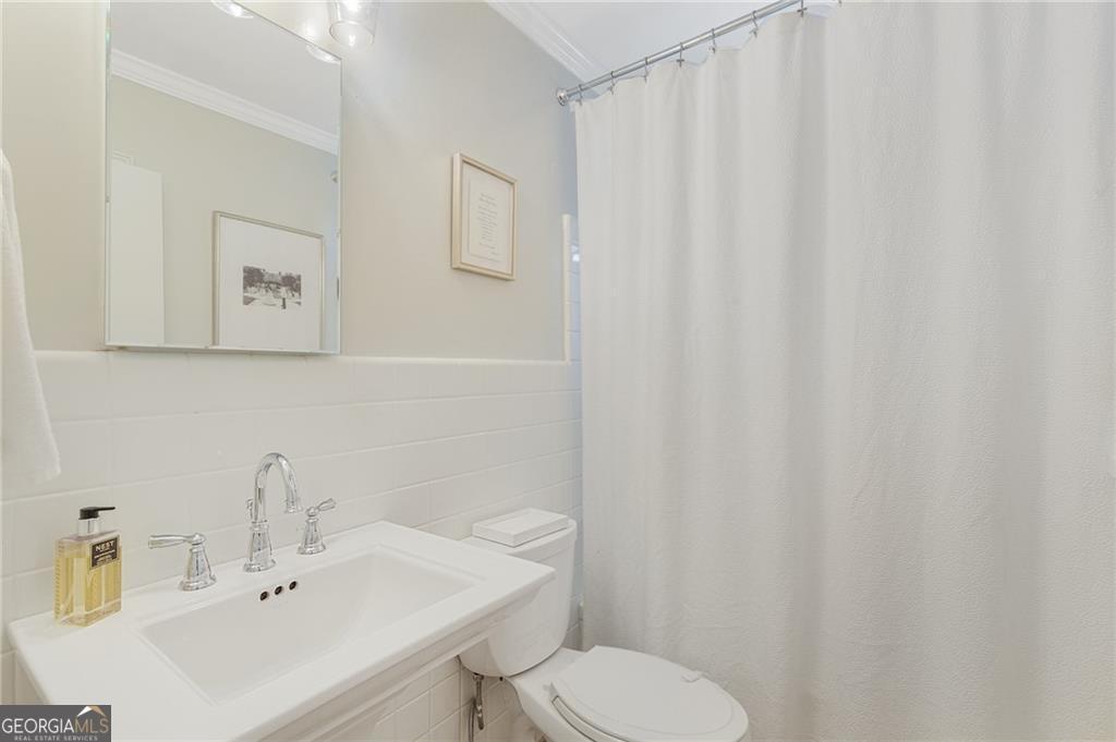 2616 Winding Lane NE