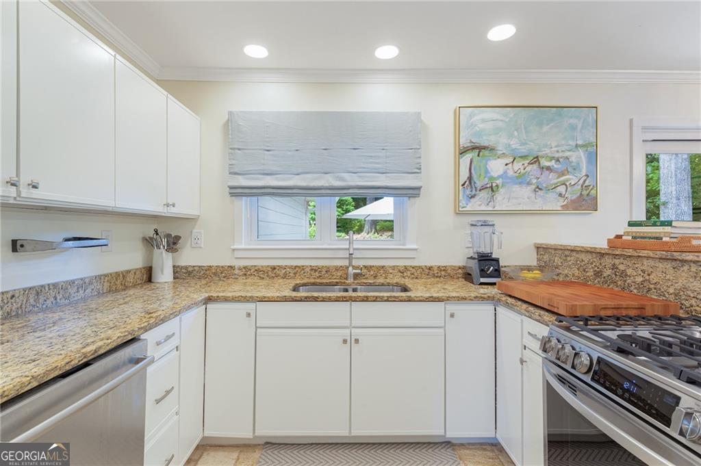 2616 Winding Lane NE