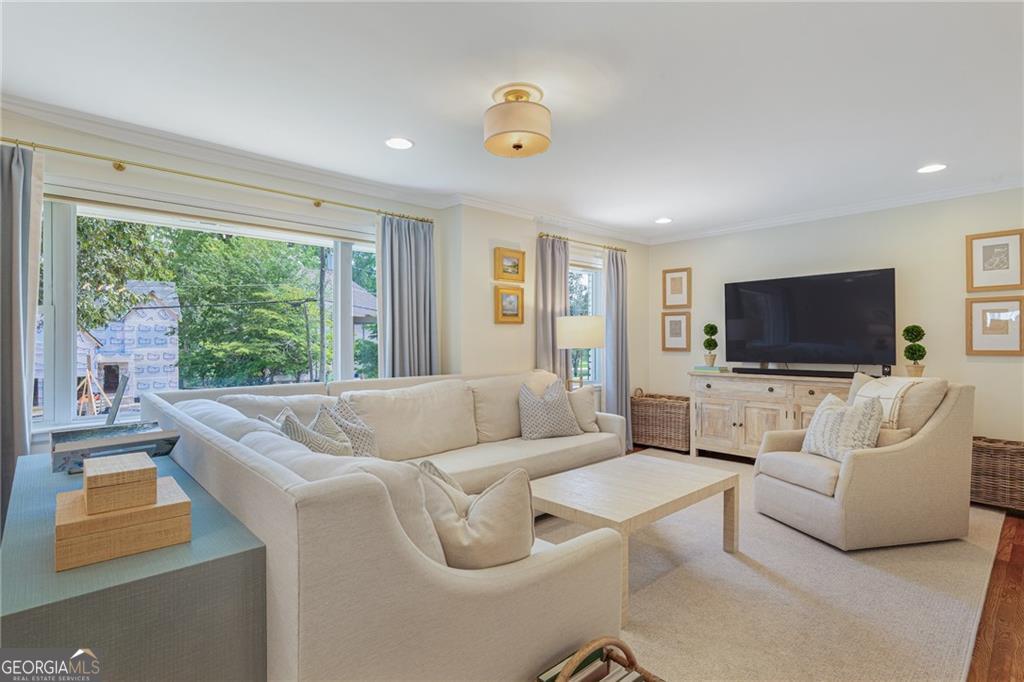 2616 Winding Lane NE