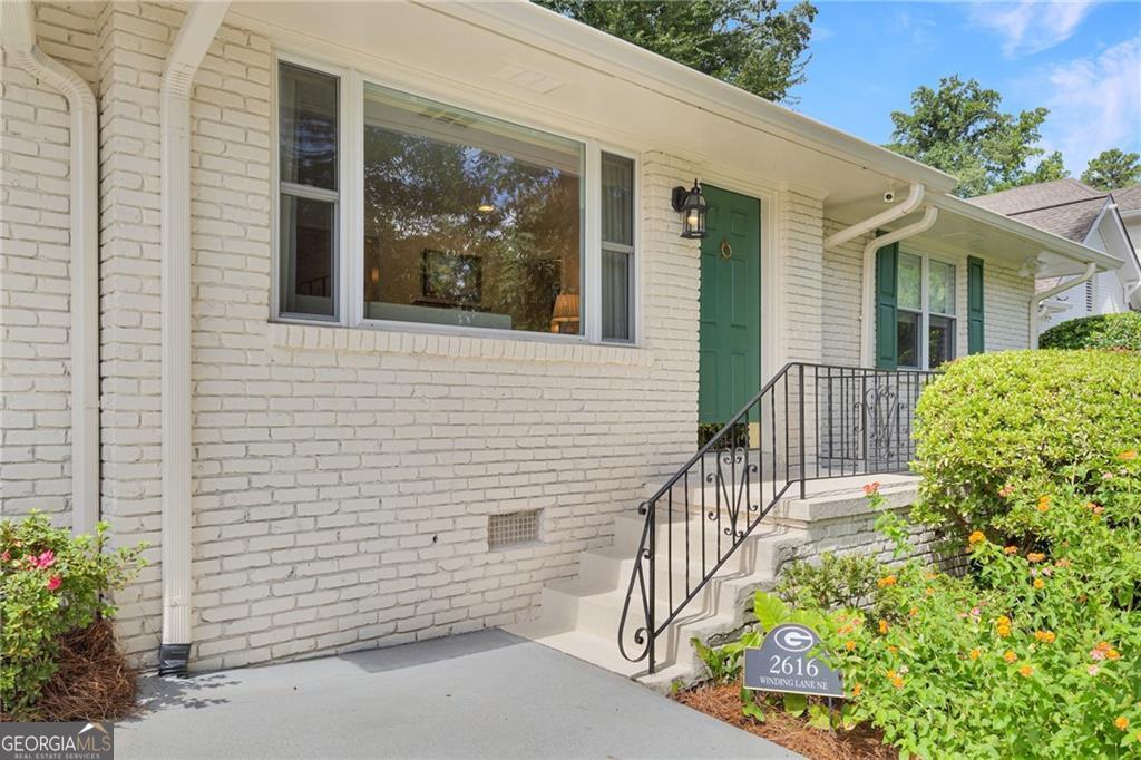 2616 Winding Lane NE